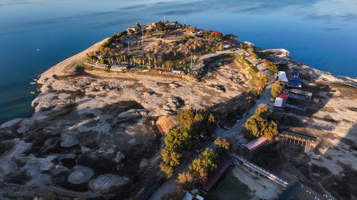 Adana'da Seyhan Baraj Gölü kıyısındaki kaçak yapılar yıkılacak Adana'da Seyhan Baraj Gölü kıyısındaki kaçak yapılar yıkılacak