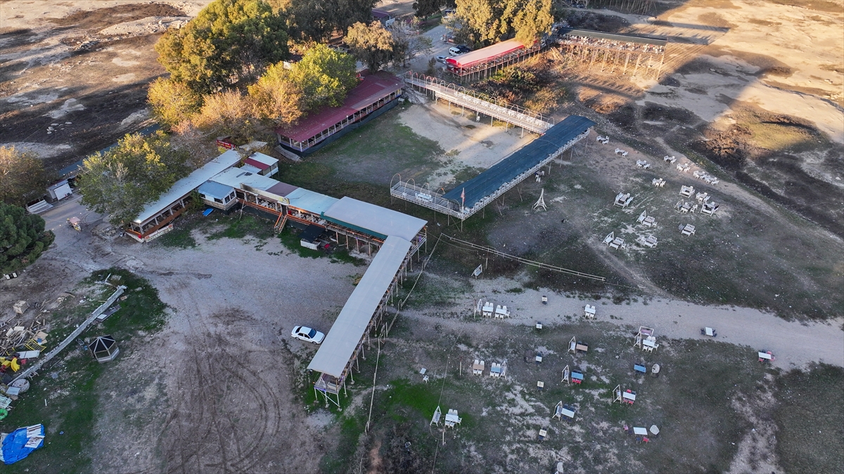 Adana'da Seyhan Baraj Gölü kıyısındaki kaçak yapılar yıkılacak Adana'da Seyhan Baraj Gölü kıyısındaki kaçak yapılar yıkılacak