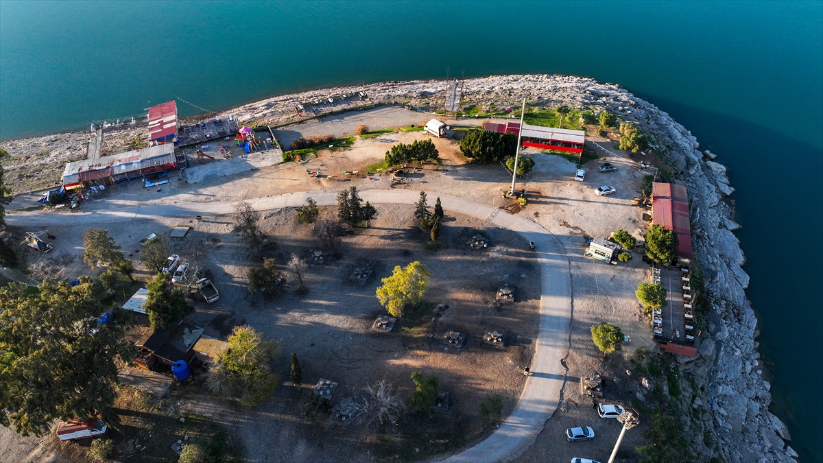 Adana'da Seyhan Baraj Gölü kıyısındaki kaçak yapılar yıkılacak Adana'da Seyhan Baraj Gölü kıyısındaki kaçak yapılar yıkılacak