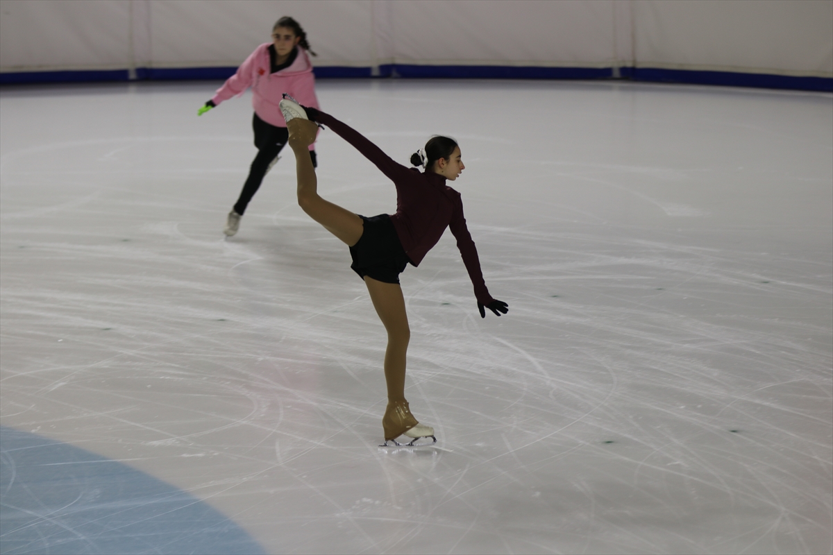 Artistik Buz Pateni Türkiye Şampiyonası, Kocaeli'de başladı