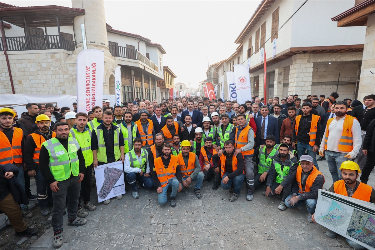 Bakan Kurum, Hatay'da, 455 bininci afet konutu teslimi öncesi incelemelerde bulundu Bakan Kurum, Hatay'da, 455 bininci afet konutu teslimi öncesi incelemelerde bulundu