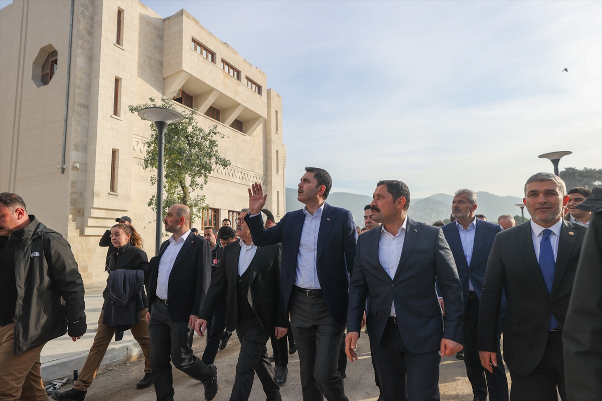 Bakan Kurum, Hatay'da, 455 bininci afet konutu teslimi öncesi incelemelerde bulundu Bakan Kurum, Hatay'da, 455 bininci afet konutu teslimi öncesi incelemelerde bulundu