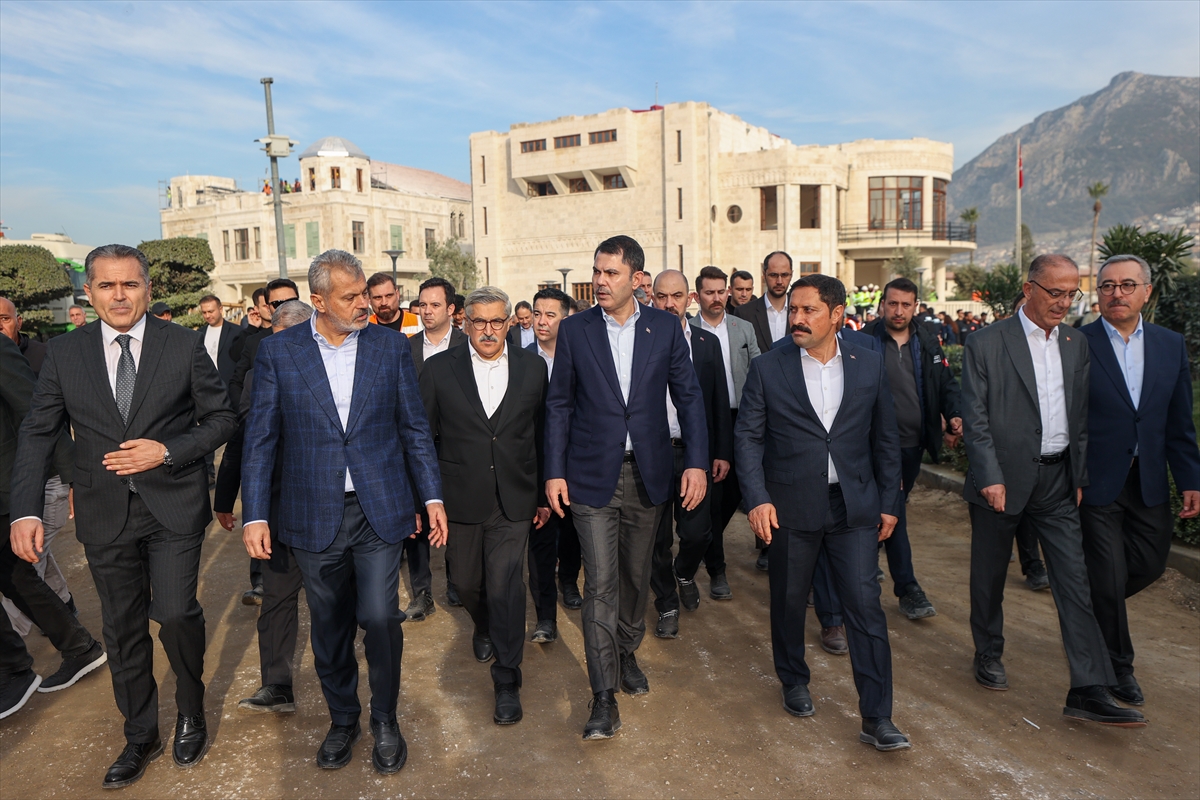 Bakan Kurum, Hatay'da, 455 bininci afet konutu teslimi öncesi incelemelerde bulundu Bakan Kurum, Hatay'da, 455 bininci afet konutu teslimi öncesi incelemelerde bulundu