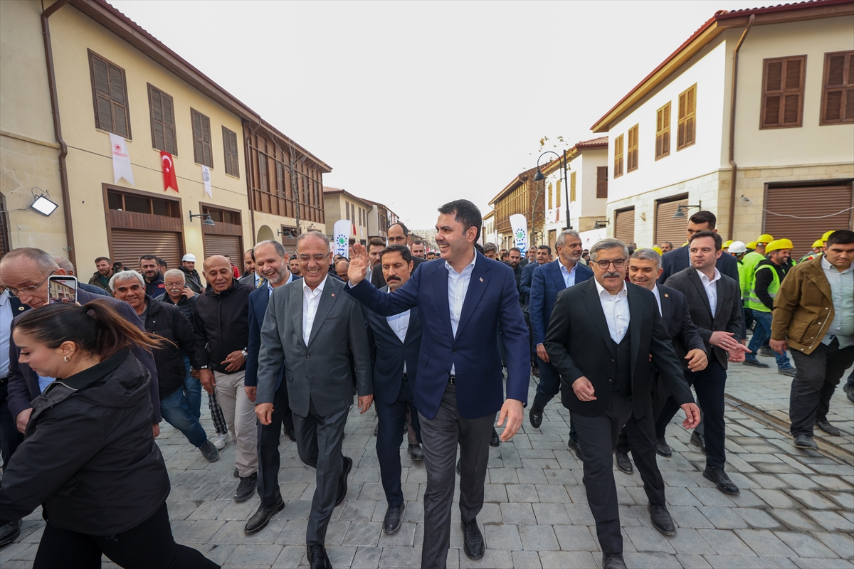 Bakan Kurum, Hatay'da, 455 bininci afet konutu teslimi öncesi incelemelerde bulundu Bakan Kurum, Hatay'da, 455 bininci afet konutu teslimi öncesi incelemelerde bulundu