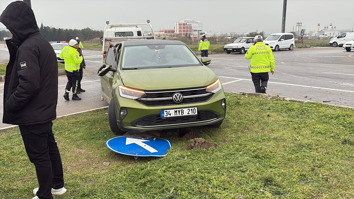 Edirne'de iki otomobilin çarpıştığı kazada 7 kişi yaralandı Edirne'de iki otomobilin çarpıştığı kazada 7 kişi yaralandı