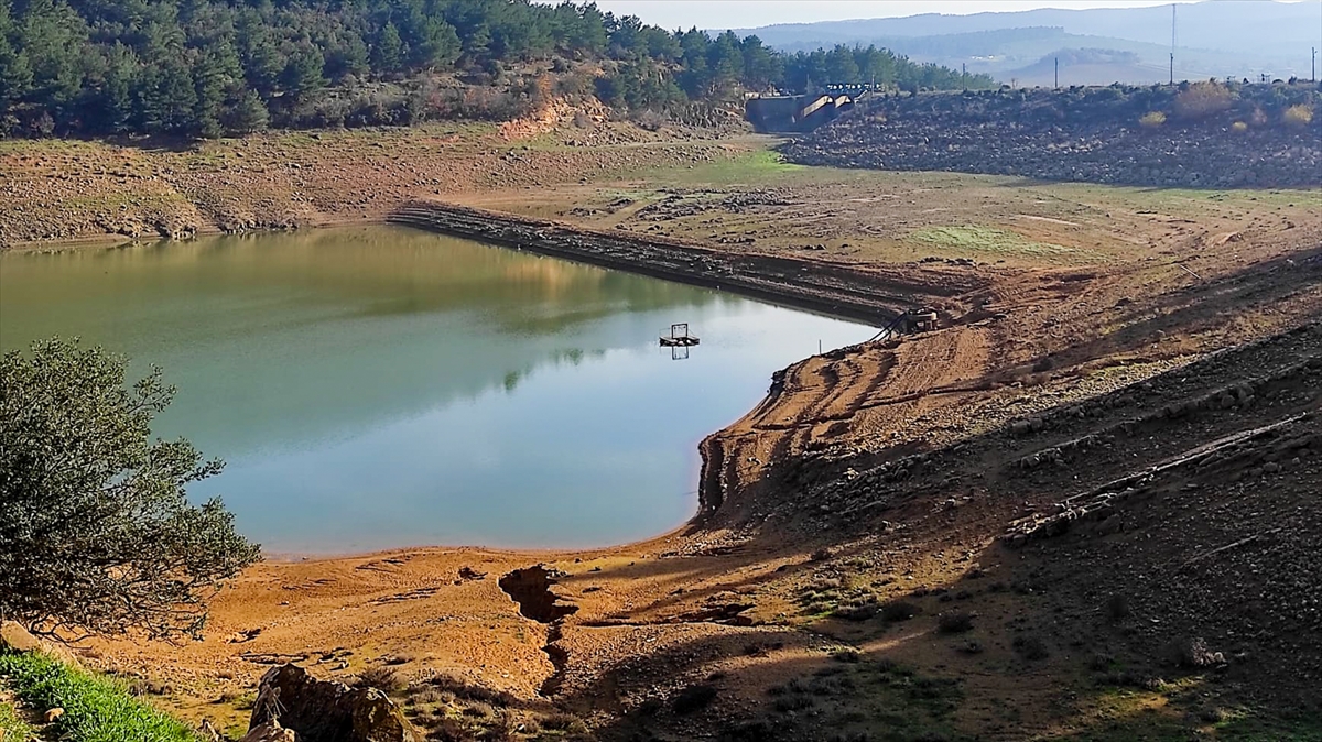 Edirne'de Kadıköy Barajı'ndaki su seviyesi "ölü hacme" düştü, Keşan'a su alımı durduruldu Edirne'de Kadıköy Barajı'ndaki su seviyesi "ölü hacme" düştü, Keşan'a su alımı durduruldu