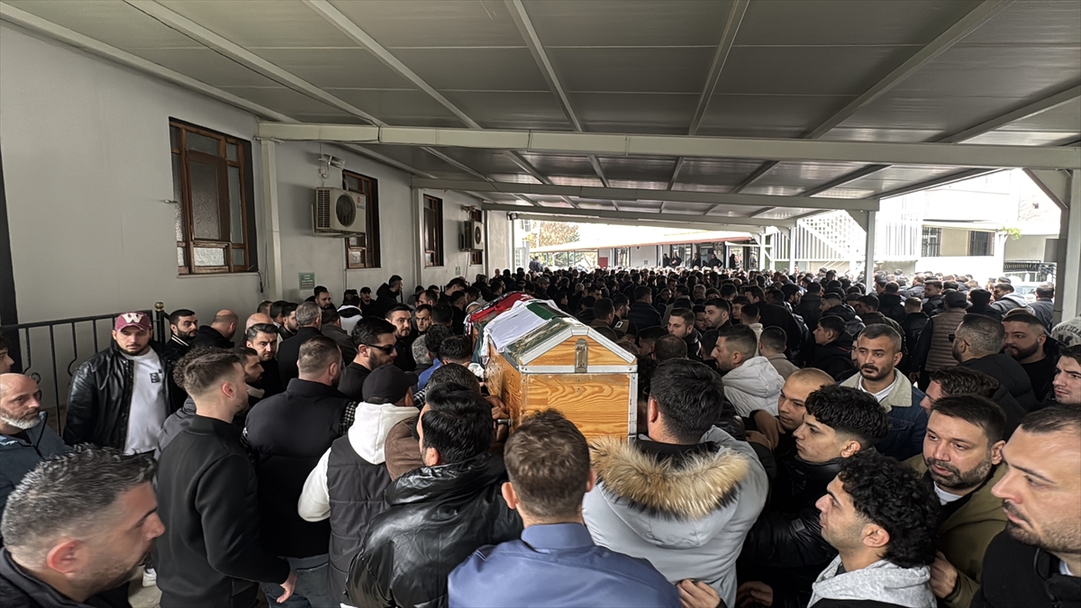 Kocaeli'de silahlı kavgada ölen futbolcu Uğurcan Bekçi defnedildi Kocaeli'de silahlı kavgada ölen futbolcu Uğurcan Bekçi defnedildi