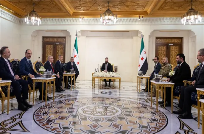 Dışişleri Bakanı Fidan, Savunma Bakanı Güler ve MİT Başkanı Kalın, Suriye lideri Şara ile görüştü