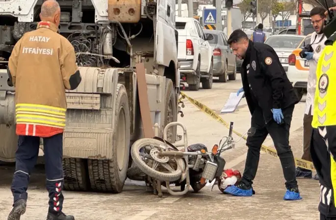 Hatay’da TIR–motosiklet kazası: Anne ve bebeği yaşamını yitirdi