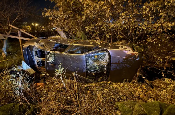Sakarya’da hafif ticari araç ile otomobilin çarpıştığı kazada 4 kişi yaralandı